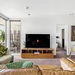 Perfection, Style, 2Br, 2Ba, 2 Free Carpark 400M To Eden Park