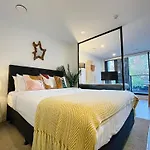 Beautiful Stylish Cbd Apartment