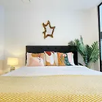 Beautiful Stylish Cbd Apartment