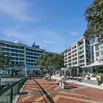 Fabulous Corner Apartment W/ Dazzling Harbour View