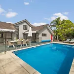 Villa With Pool In Browns Bay