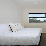 Modern Immaculate Residence In Mount Wellington