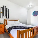 1Br Haven With Balcony & Parking