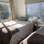 Genuine Value Sunny Quality Townhouse In Trendy City Fringe Location Near The Zoo