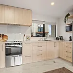 Auckland Basecamp - 2Br Crescent City Comfort