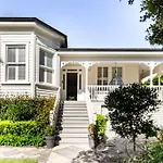 Lovely Beachside Villa In Cheltenham