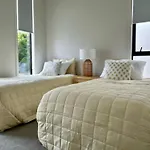 Elegant New Luxury Retreat In Remuera