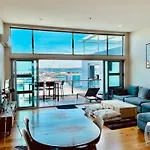 New Waterfront Penthouse On Princes Wharf With Harbor View! The Heart Of Auckland City! Free Parking!
