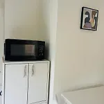 Parkside Pleasure Apartment With Bathroom& Dining