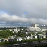 Stylish City Apt, Prime Location