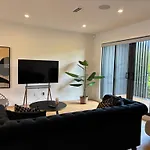 Epsom Tidy House Unit 6