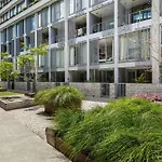 Stylish 1 Bedroom With Office Area