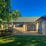 Family Retreat With Playground Views In East Tamaki