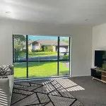 Family Retreat With Playground Views In East Tamaki