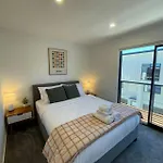 Stylish And Sleek Auckland Stay