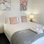 1Br Apt With Sea Views Over The Gulf