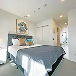 Stylish & Cozy 1 Bedroom Penthouse Apartment In Cbd Near Skytower- Pool Gym Sauna
