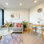 Modern Comfy Studio Apartment In Auckland Cbd - Swimming Pool
