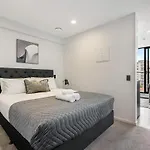 Beautiful Designed Auckland Cbd Studio Apartment - Pool Sauna Gym