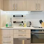 Prime Location Modern 1Br Beside Skytower Vs Pool