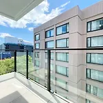 Stylish Cozy Studio Nearby Skytower-Pool Gym Sauna