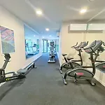 Parkside Air-Con Studio On Queen St - Pool & Gym