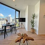 Parkside Air-Con Studio On Queen St - Pool & Gym