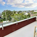 Views & Short Walk To Beach