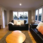 Cozy Family Home 10Min To Airport And Pet Friendly