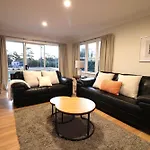 Cozy Family Home 10Min To Airport And Pet Friendly
