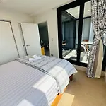 Spacious Magnificent Sea Views Front Of Sky Tower