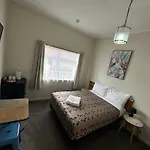 Airport Westney Lodge