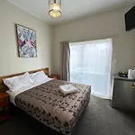 Airport Westney Lodge