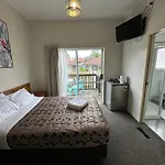 Airport Westney Lodge