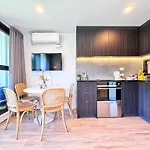Incredible Park & Skytower View - Free Parking & Ac