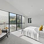 Brand-New Luxury In Remuera