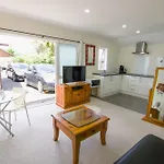Beautiful And Bright Studio Apartment Botany Downs