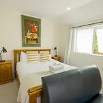 Beautiful And Bright Studio Apartment Botany Downs