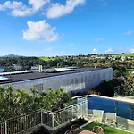 Orakei Grandeur Mansion With Sea Views & Pool