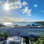 Orakei Grandeur Mansion With Sea Views & Pool