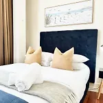 Comfort Studio Getaway With Pool And Gym