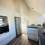Spacious Mission Bay Villa 100M To The Beach, Seaview, Private Garden, Netflix