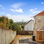 3Br Home W Ample Parking 10 Min To Auckland Cbd