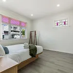 3Br Home W Ample Parking 10 Min To Auckland Cbd