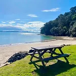 Tindalls Hideaway - 200 Steps To Beach