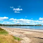Tindalls Hideaway - 200 Steps To Beach
