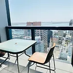Apartment In Auckland City In Front Of Sky Tower