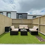 Modern 2-Bedroom Townhouse In Grey Lynn