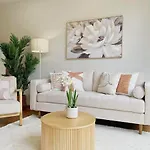 Modern 2-Bedroom Townhouse In Grey Lynn