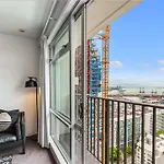 Luxury 2Br Apt In Cbd Pool, Gym, Prime Spot